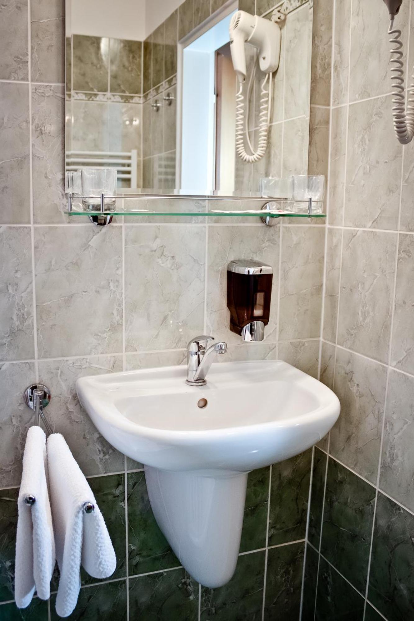 אוסטרבה Hotel Palac Elektra מראה חיצוני תמונה